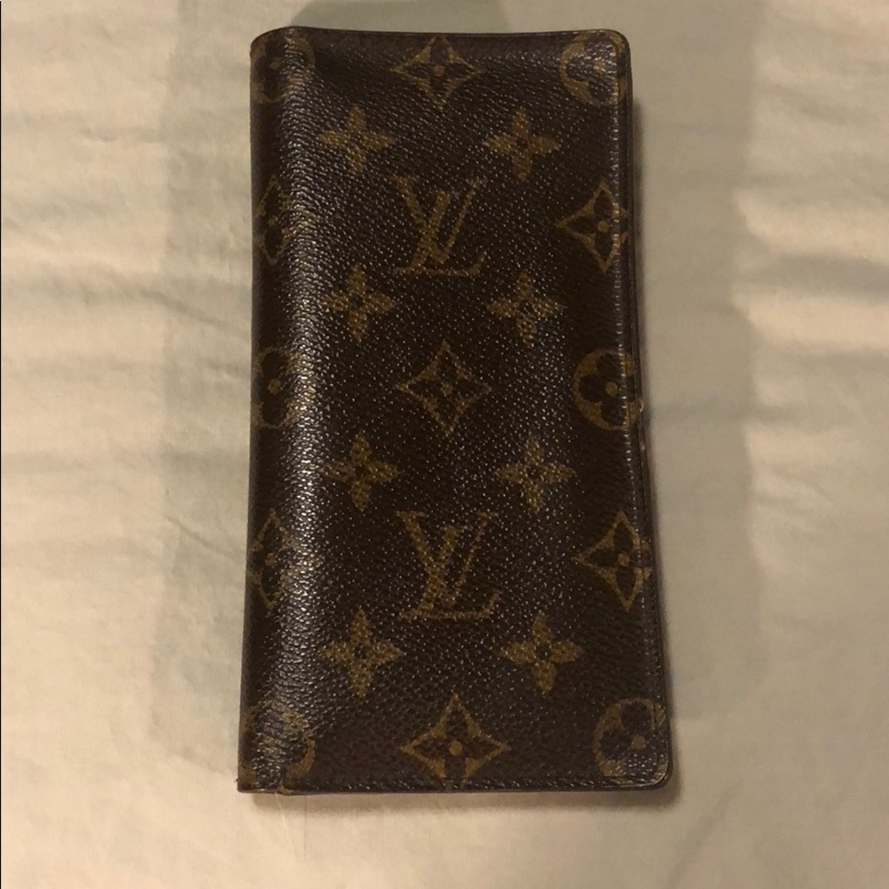 Louis Vuitton Checkbook Wallet - Unisex.